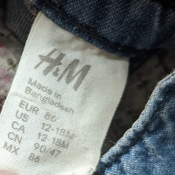 12-18 Months H&M Baby Girl Chambray Romper with Floral Pattern Inside - Picture 5 of 5